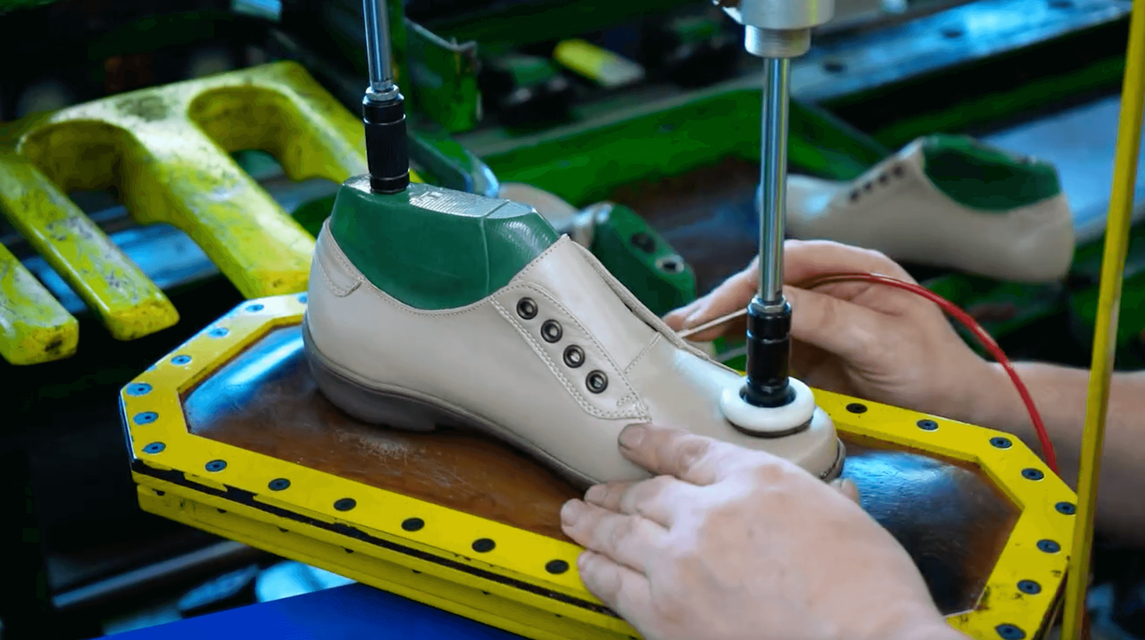 Zobacz jak produkujemy buty od 65 lat